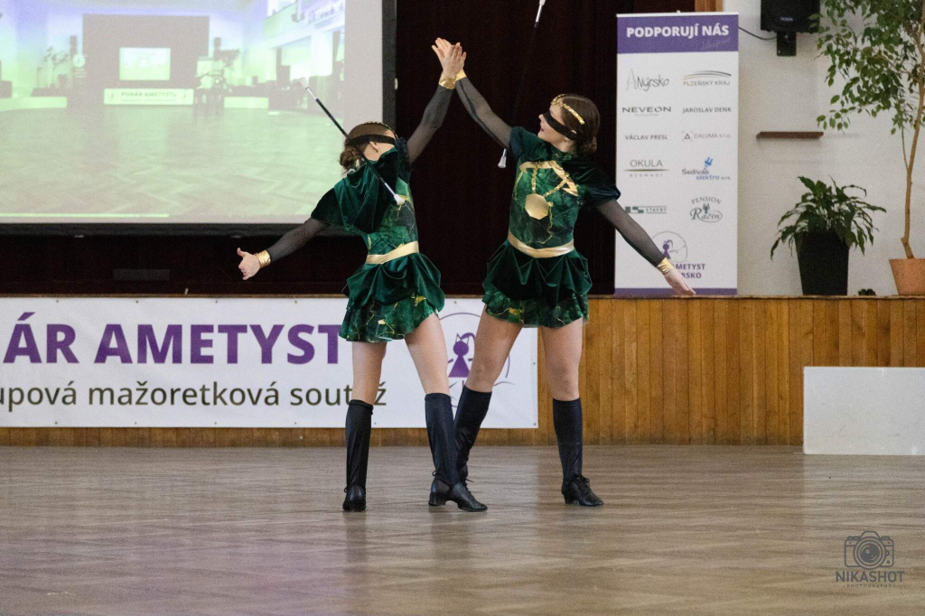 Ametyst - kik+Viky.jpg